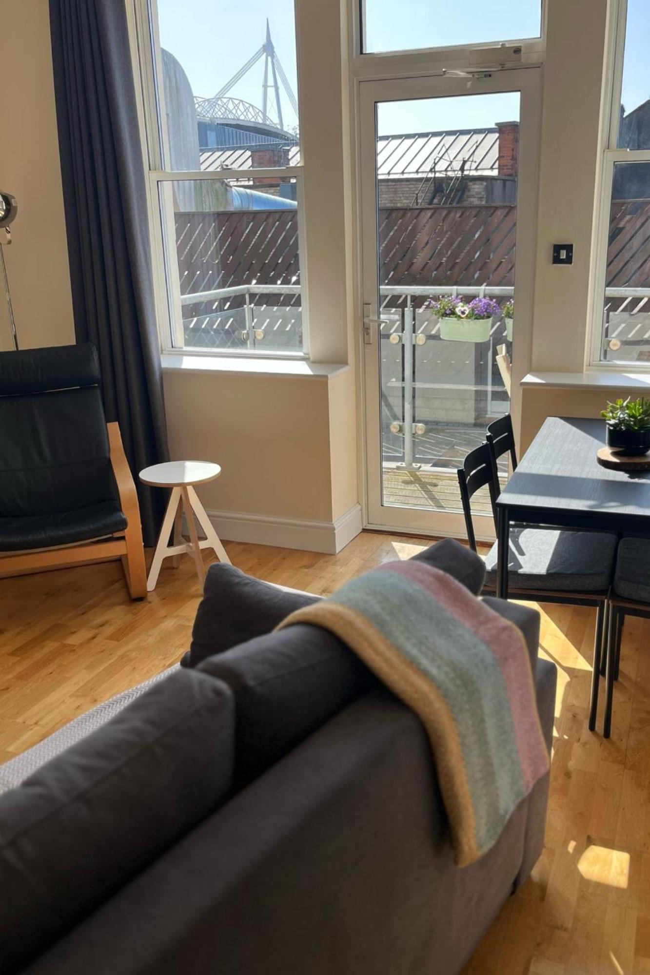 Apartment - Sleeps 6 - Castle & Stadium Nearby Cardiff
