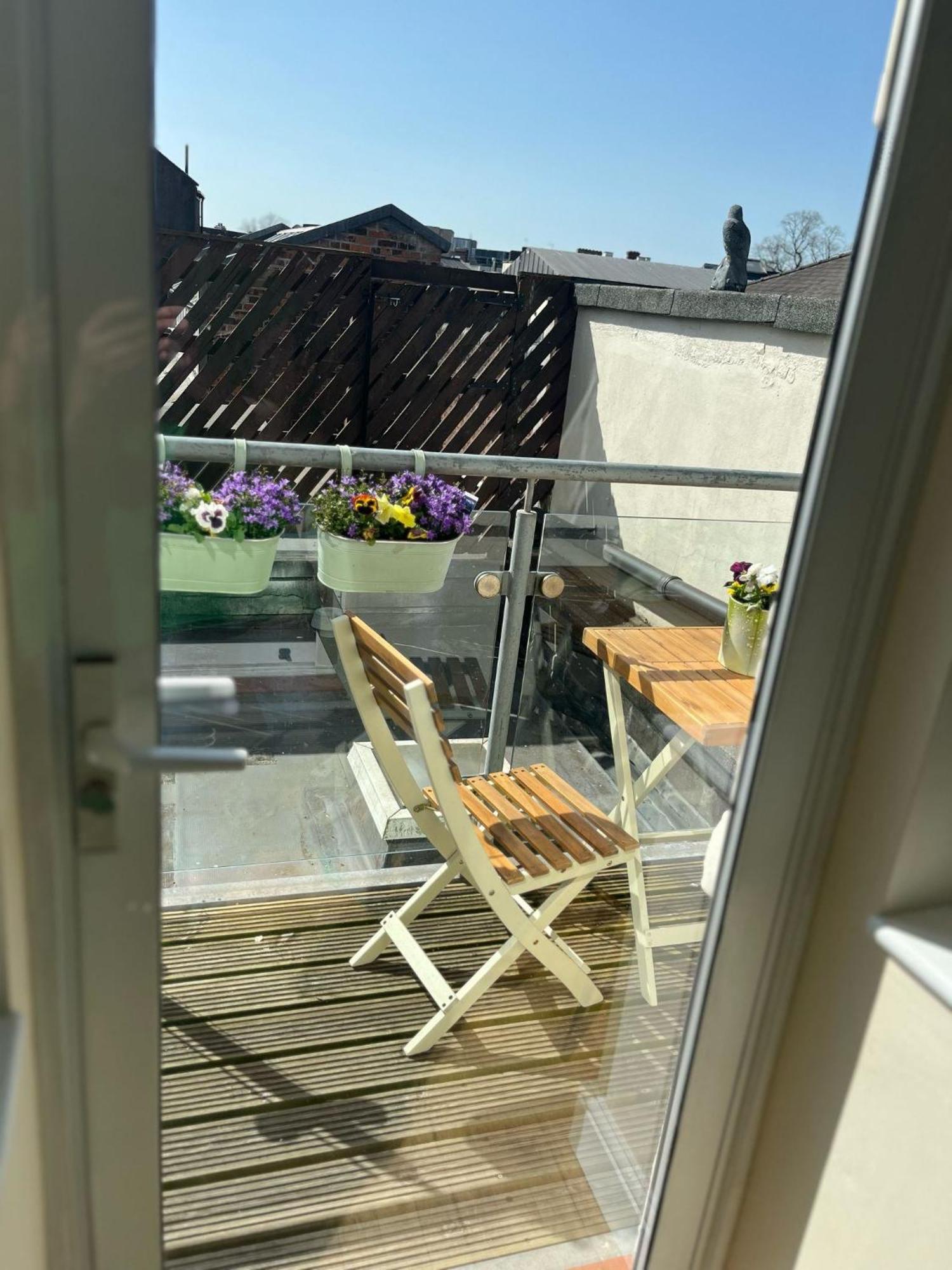 Apartment - Sleeps 6 - Castle & Stadium Nearby