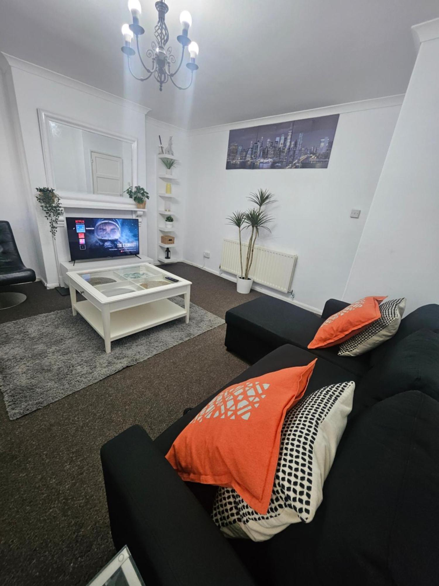 Nariken Apartments, * Cardiff