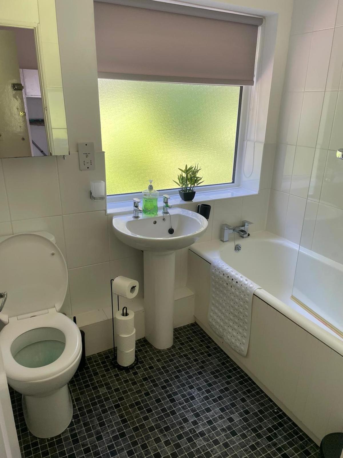 Apartment The Coral - 2 Bedroom In Lakeside, Minutes From Roath Park Cardiff
