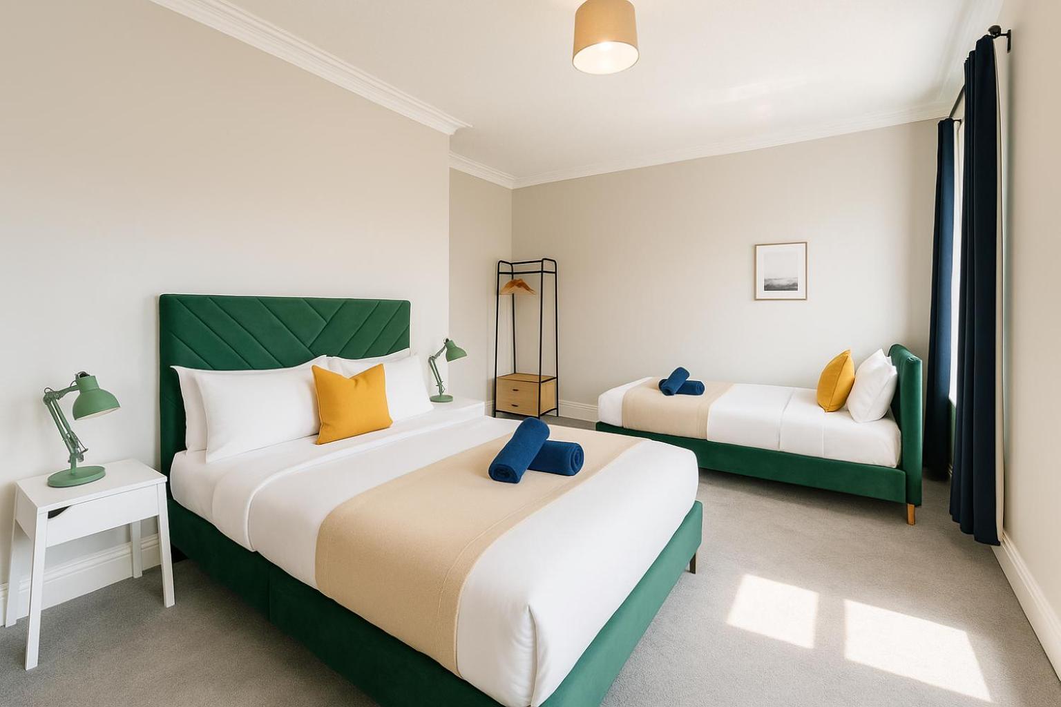 Apartment Edwardian Centre House For Big Groups, Offroad Parking & Hot Tub! *