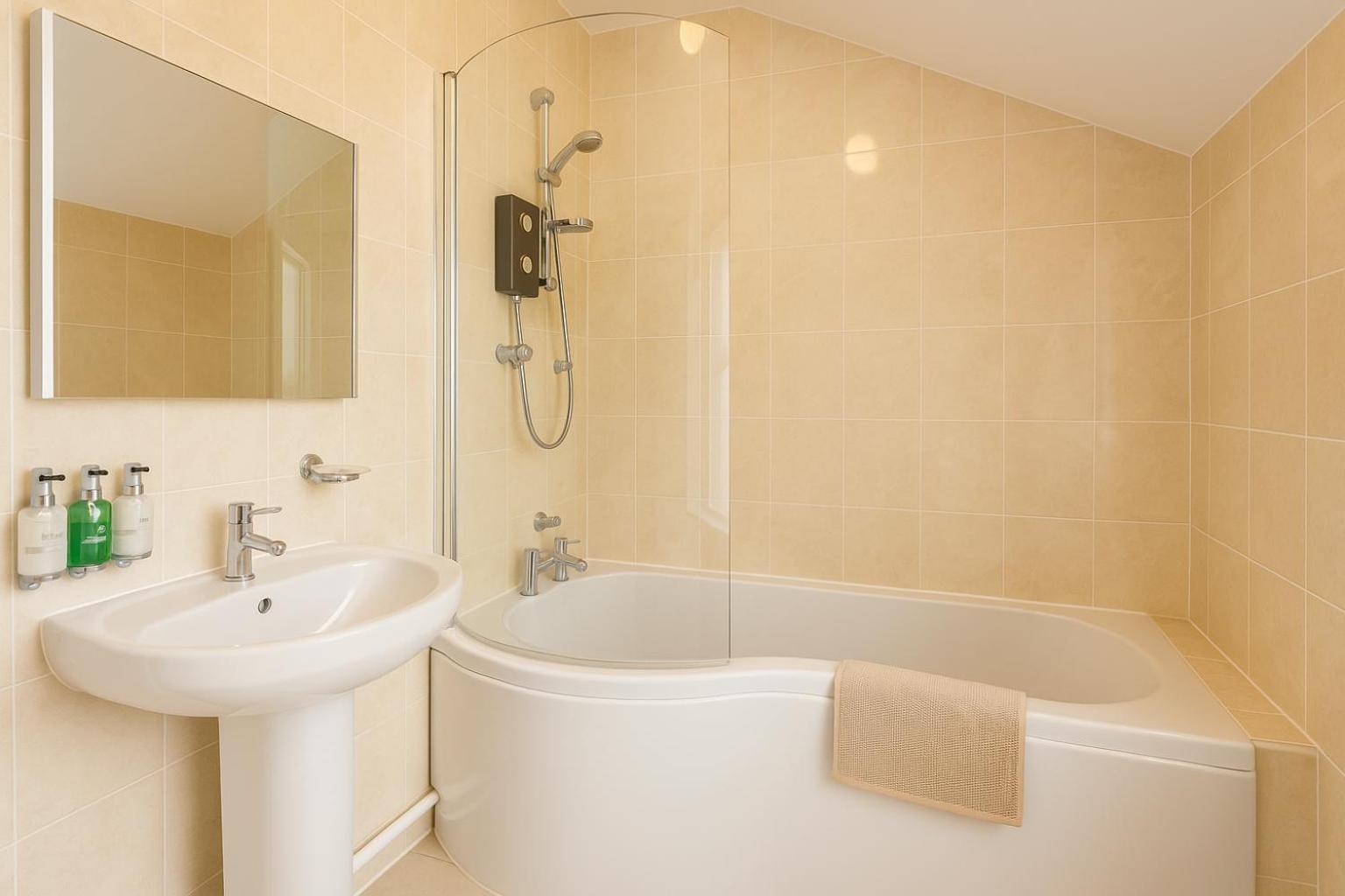 Apartment Edwardian Centre House For Big Groups, Offroad Parking & Hot Tub! Cardiff
