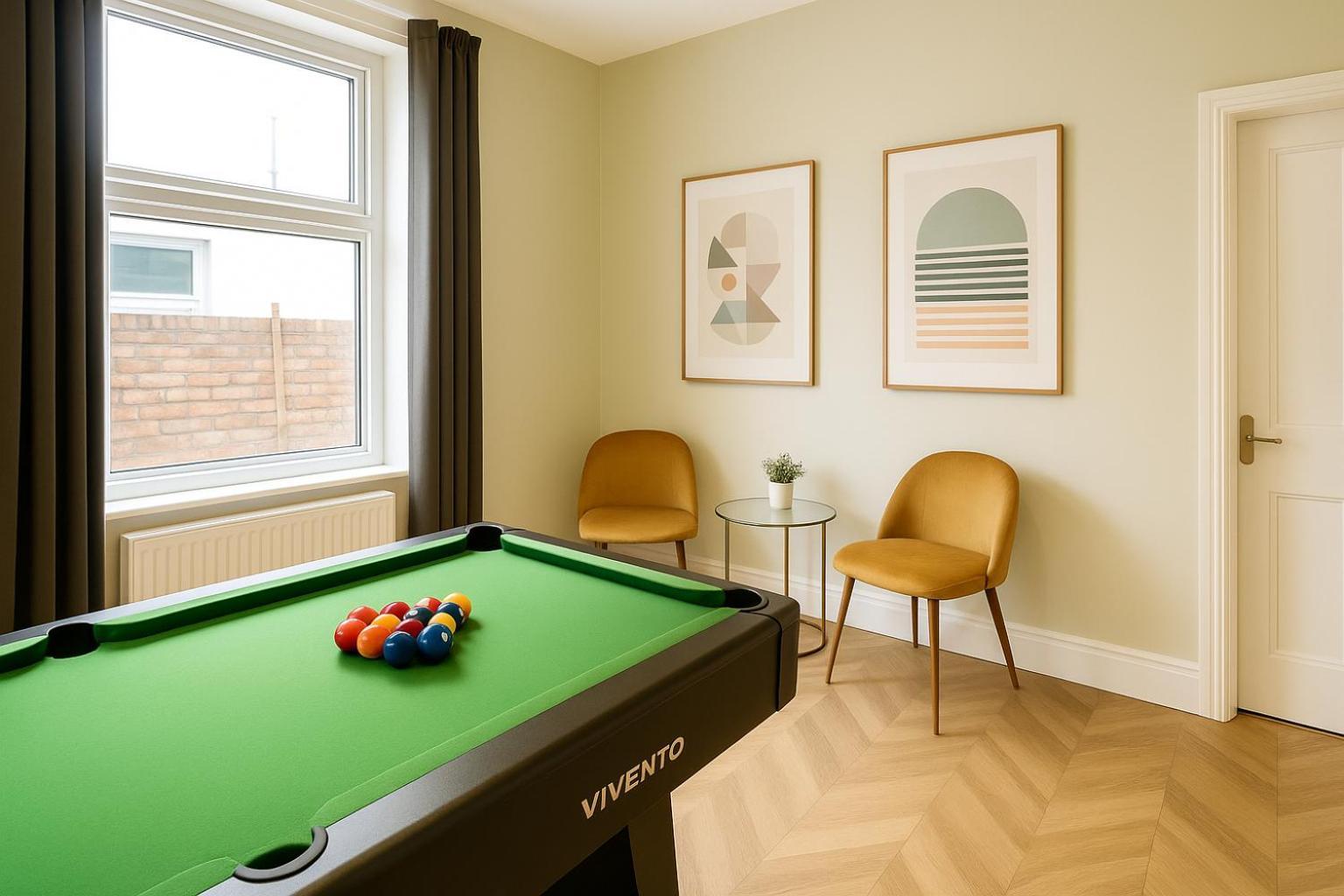 Edwardian Centre House For Big Groups, Offroad Parking & Hot Tub! *