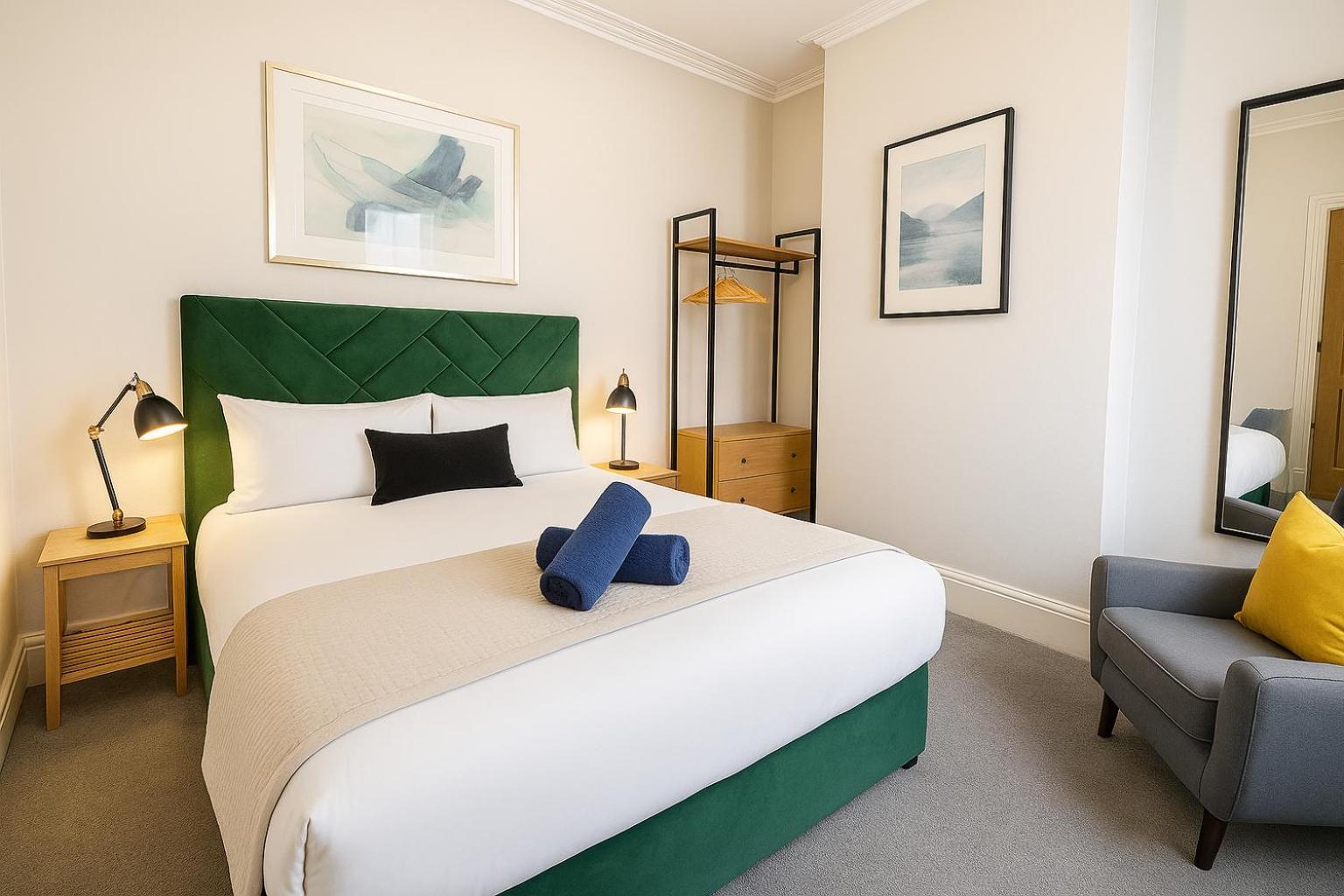 Edwardian Centre House For Big Groups, Offroad Parking & Hot Tub! * Cardiff