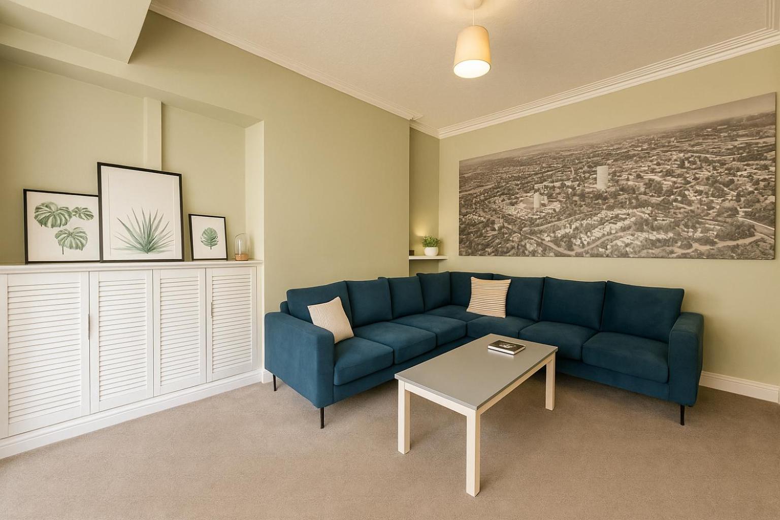 Edwardian Centre House For Big Groups, Offroad Parking & Hot Tub! * Cardiff
