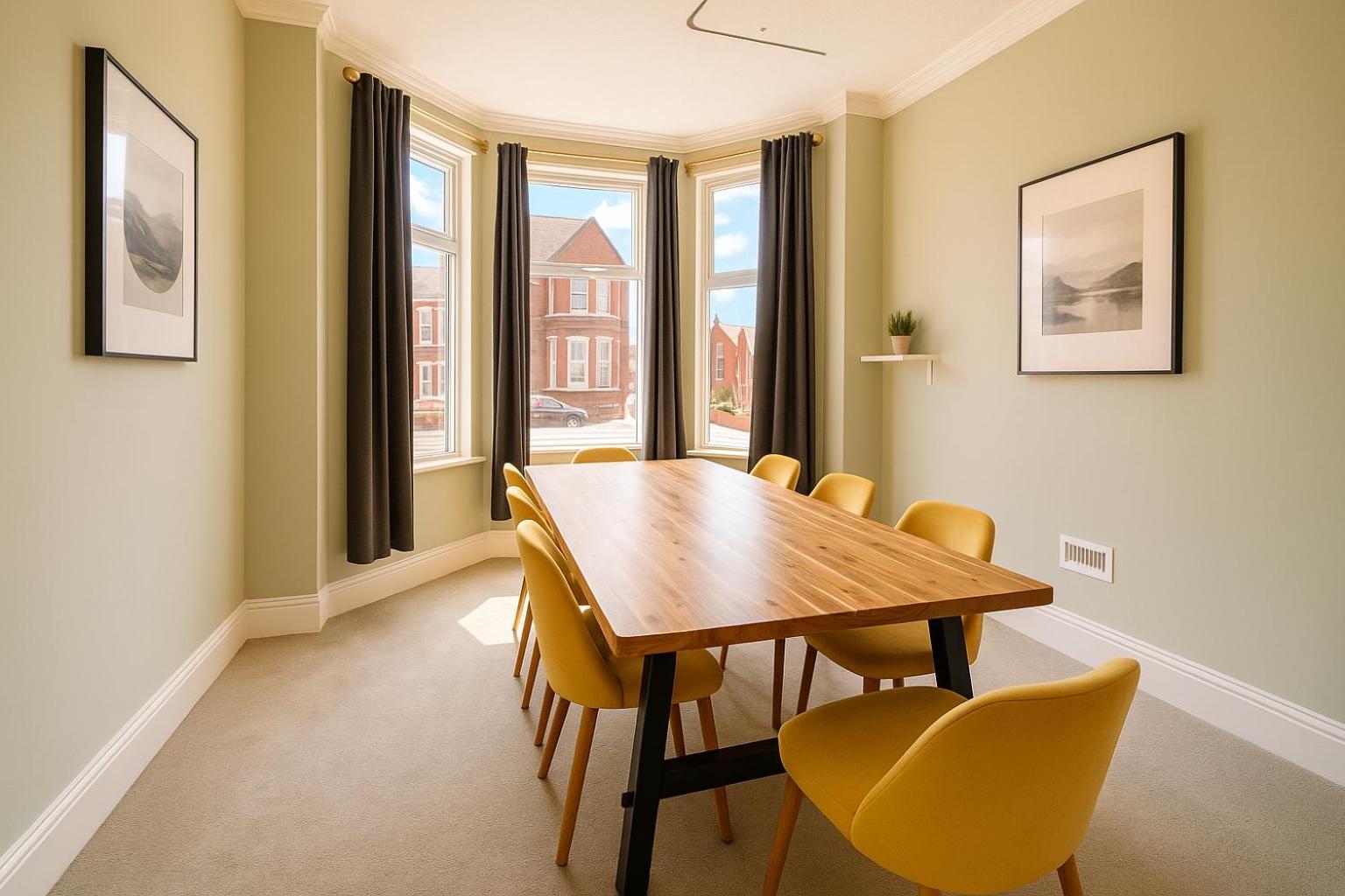 Edwardian Centre House For Big Groups, Offroad Parking & Hot Tub!