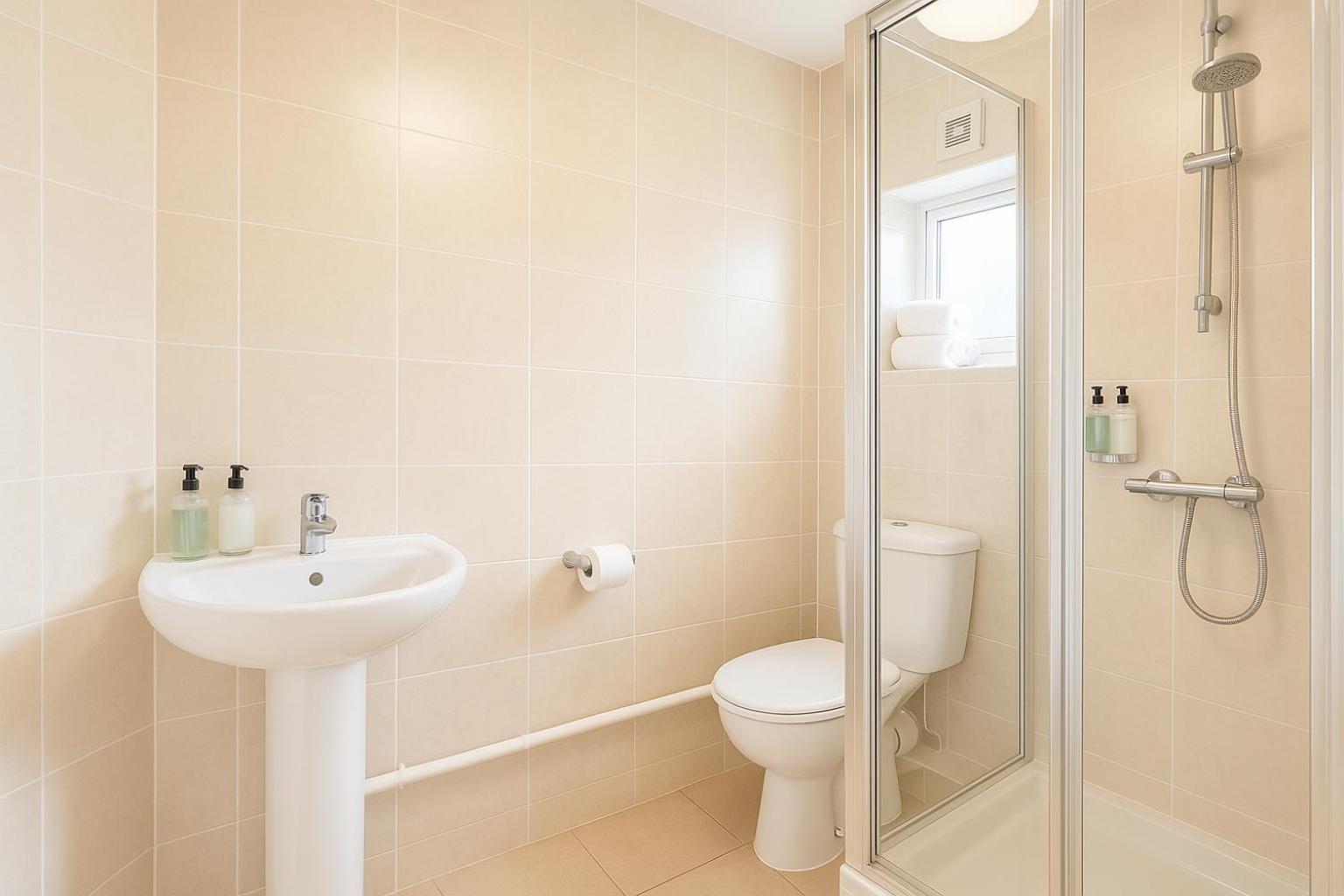 Edwardian Centre House For Big Groups, Offroad Parking & Hot Tub!