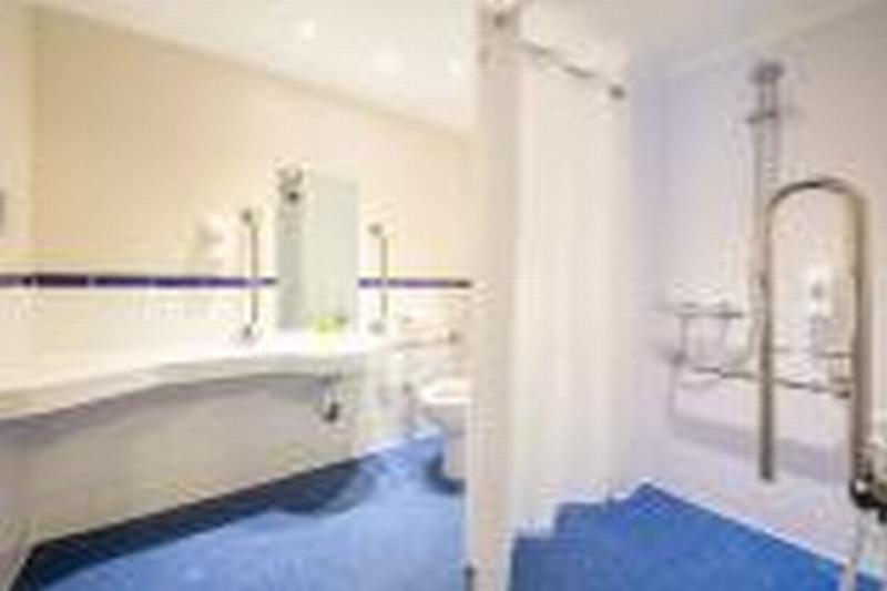 Travelodge Cardiff Airport 3* Barry