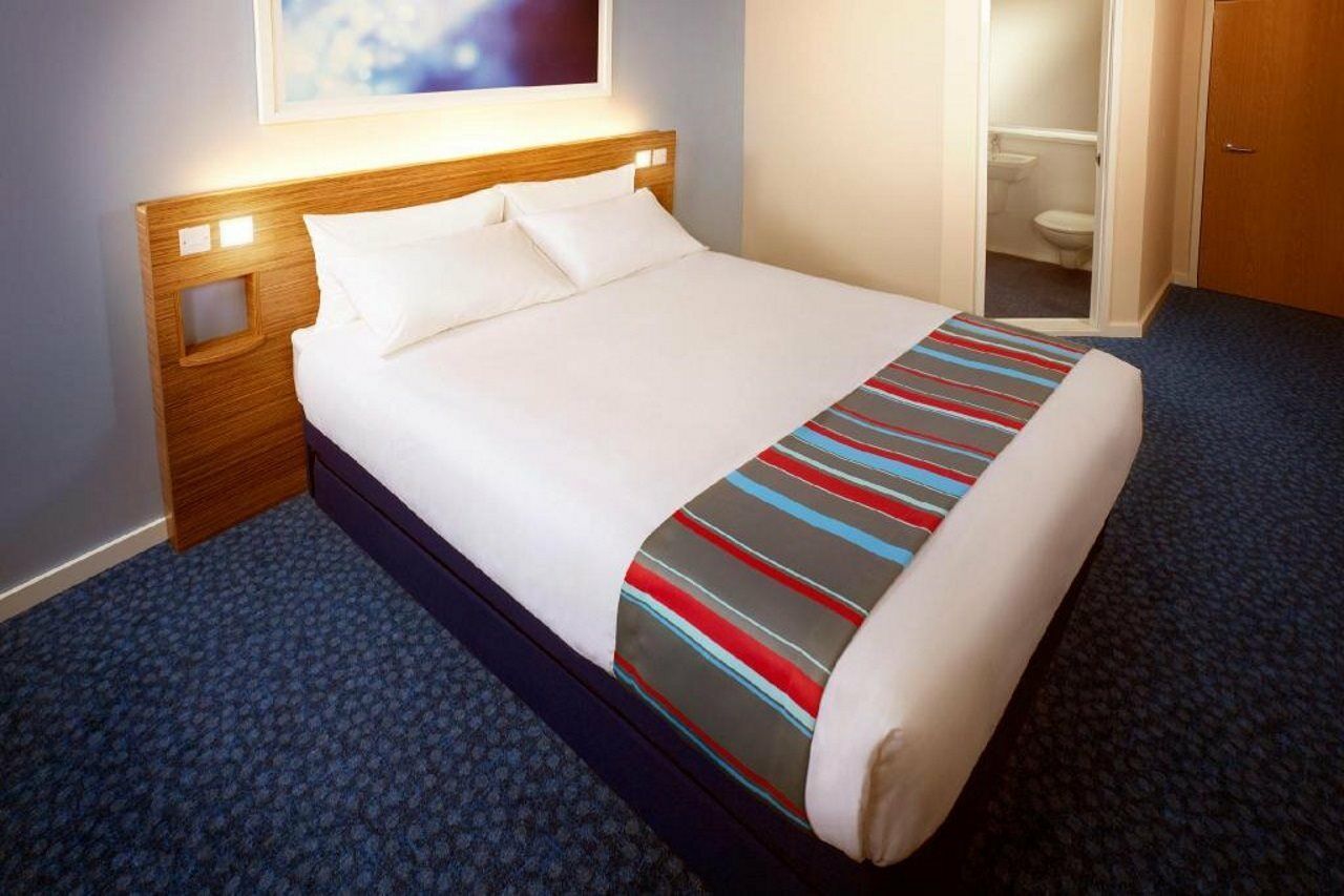 Travelodge Cardiff Airport Hotel 3*