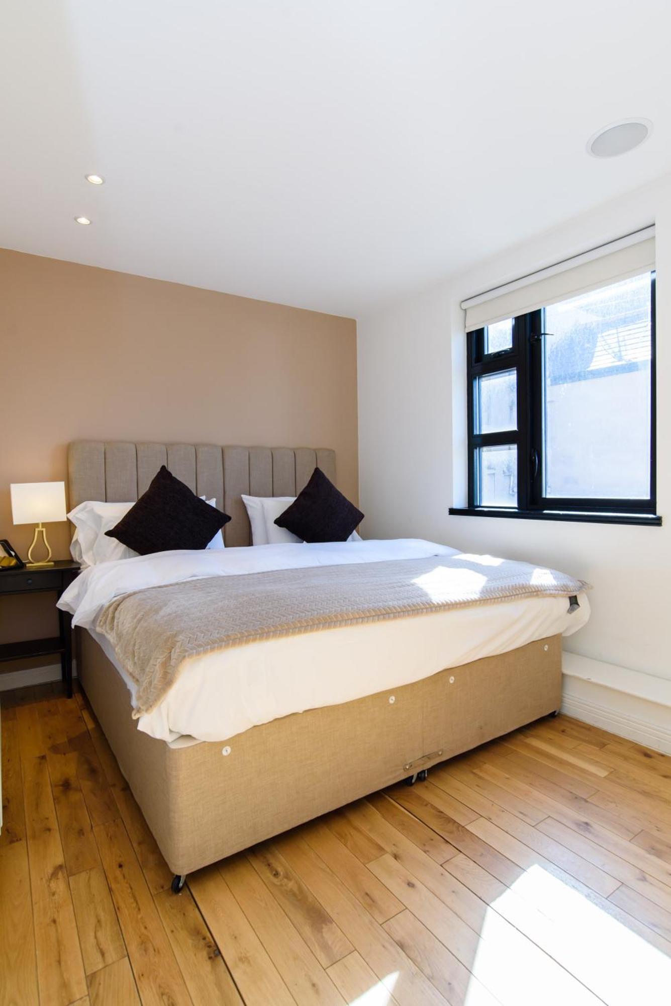 Oakfield Premier - Fast Wifi - 5 Mins Centre Apartment *
