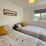 House Near Llandaff For Up To 6 With Parking