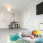 Bayview - 2 Bed Apartment With Parking - Long Stay Discounts - By Dyzyn