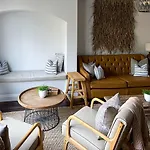 Parador 44