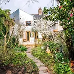 Gorgeous Victorian House Sleeps 6 In Cardiff
