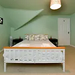 Pass The Keys Spacious 3 Bedroom Apartment Close To City Centre