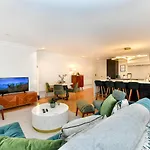 Pass The Keys Beautiful 2 Bed Apartment With Parking In The Bay