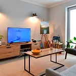 Pass The Keys Cosy 2 Bed Apartment With Parking
