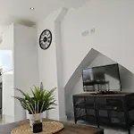 Cozy 1 Bed Apartment In Canton, Close To Cardiff City Center- Free Parking