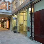 Pass The Keys Spacious 1 Bedroom Apartment In Heart Of The City