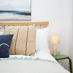Coastal Penarth Dream! Close To Cardiff Superb Location Near Bars And Restaurants! Dog Friendly And Welcome Breakfast Pack!