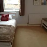 Cardiff House 62 - Central Location
