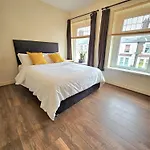 No 34 - Cardiff City Location - Free Parking- Sleeps 6