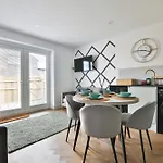 North Road Luxe New Serviced Apartments- Parking Available With Full Kitchen Amenities