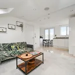 Family 1 Bed Apt Near Cardiff City Centre, Free Parking, Quiet, Secure Neighbourhood