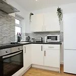 Cathedral Apartments By N And N Stays, Very Close To Principality Stadium