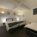 Perfectly Placed Cozy Flat In The Citys Heart