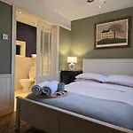 Unique Cardiff Centre Couples Retreat, 1 Bed Maisonette