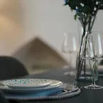Luxury 3 Bed City Centre Apartment - Free Parking
