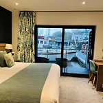 Rooms At Penarth Marina