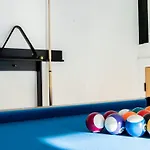 Luxury Home With Parking Near Everything! Netflix, Pool, Gaming - Long Stay Savings - Perfect For Nhs, Contractors, Relocators