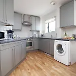 Dray Court - Luxury 2 Bedroom Apartment