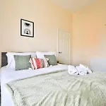 Stayright 3-Bed Home Near Central Cardiff- Sleeps 6, Twin Or King Beds