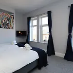 Cwmdare House - Home Near Cardiff City Centre