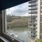 Stunning Waterfront Apartment Close To Cardiff Bay And Penarth With Parking