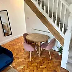 Stylish Central House With Parking