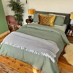 Stylish Central House With Parking