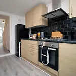 Spacious 4 Bedroom House - Moira Lodge By Ty Sa