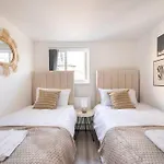 Cosy One Bedroom Apartment With Sofa Bed
