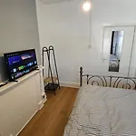 Entire 2 Bedroom Apartment City Centre & Stadium