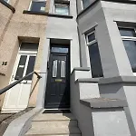 Cosy 2 Bed Cardiff Bay Retreat!