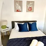 City Centre Embankment View Apartment Sleeps 3