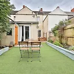 2 Bedroom Stunning Apartment - Sleeps 6 - Central Location