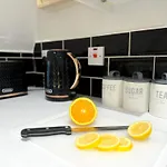 Modern & Relaxed 2 Bed Apartment Near City Centre