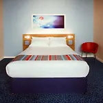 Travelodge Cardiff M4