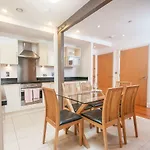 Modern Apartment In The City Centre & By Stadiums