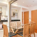 Modern Apartment In The City Centre & By Stadiums